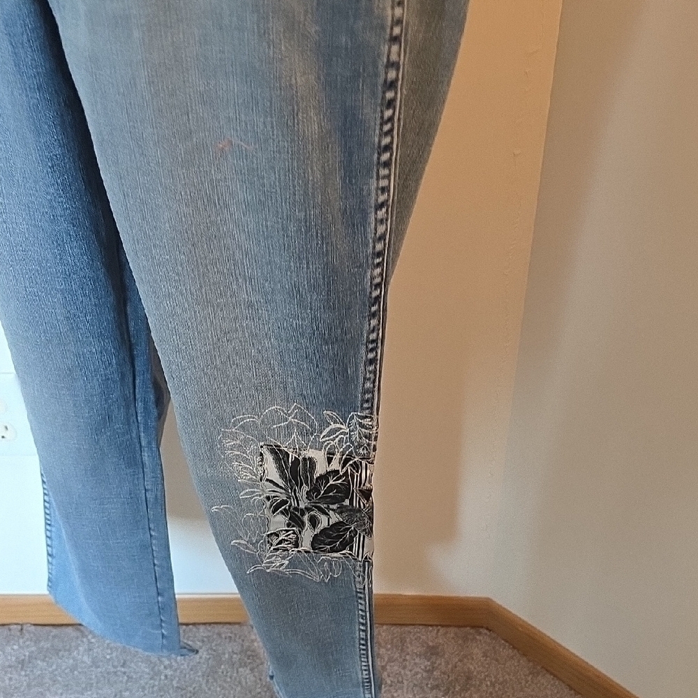 White House Black Market Blue Jeans with Black Floral Design - Picture 4 of 9